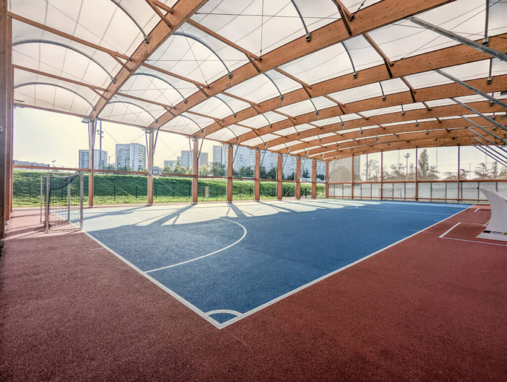Conception et construction de préau sportif