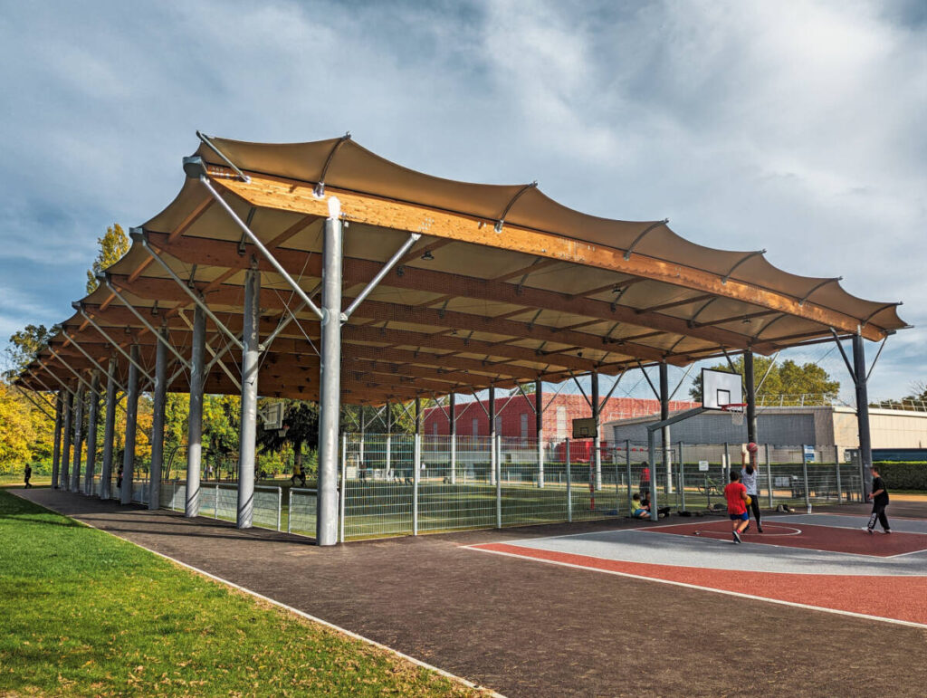 Design and built of a sport canopy in Brignais (France)