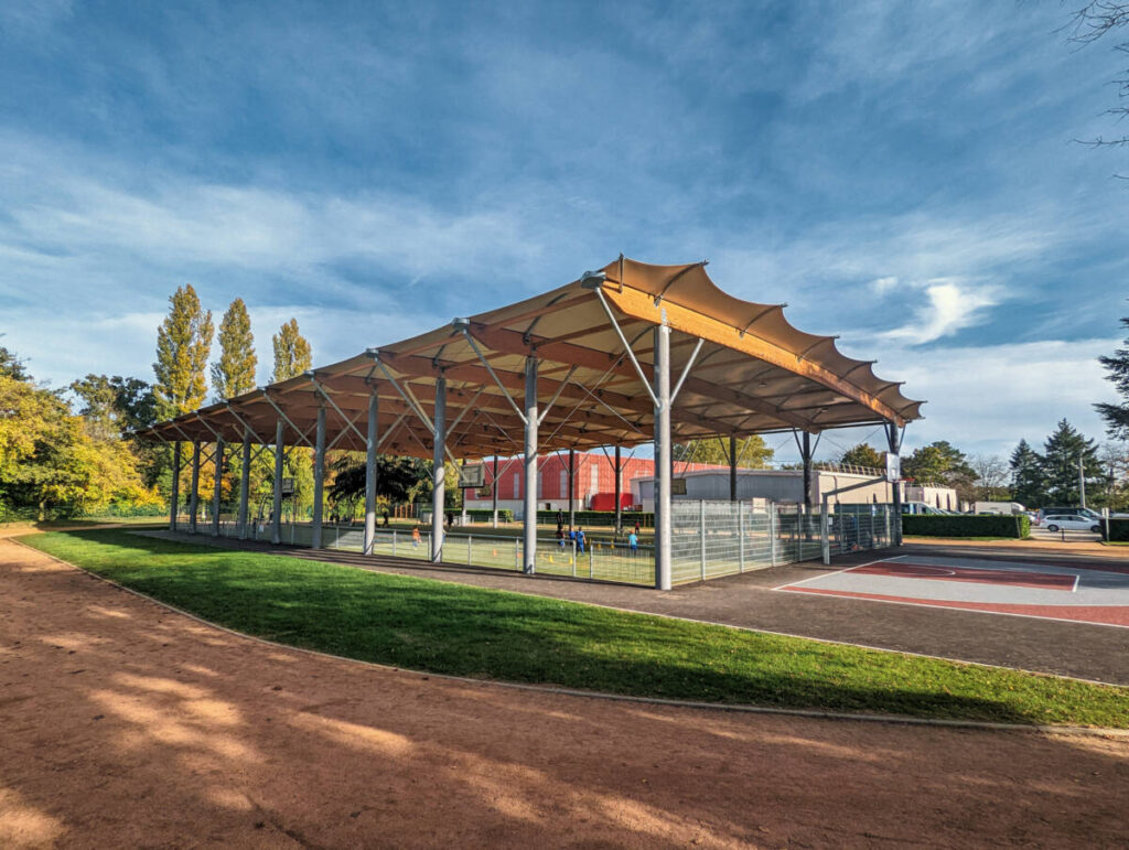 Design and built of a sport canopy in Brignais (France)