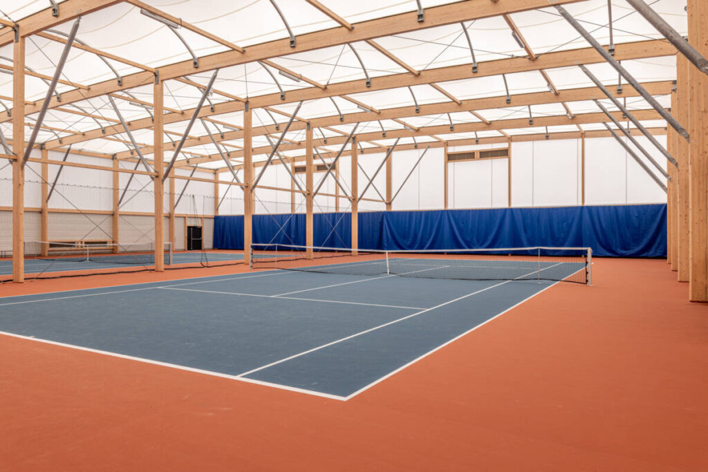 Halle de tennis avec couverture en membrane textile - Joinville (France)