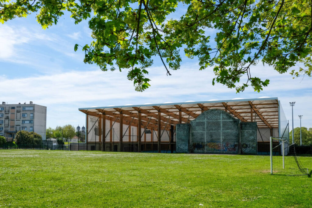 design and built of the sports hall in Saint Jean d'Angély, France