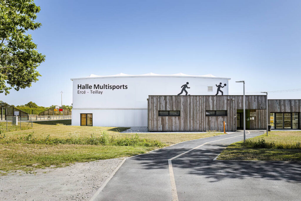 Building of a gymnasium in Erce-En-Lamée, France