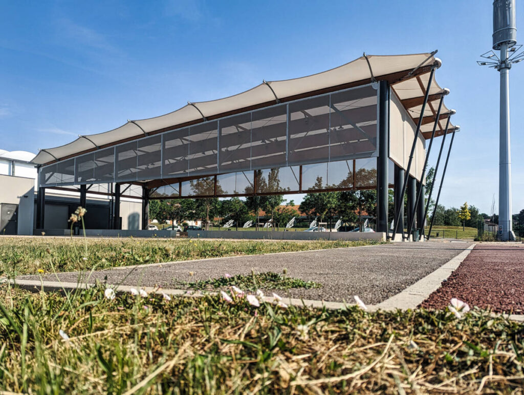 Design and construction of a covered outdoor bowling green