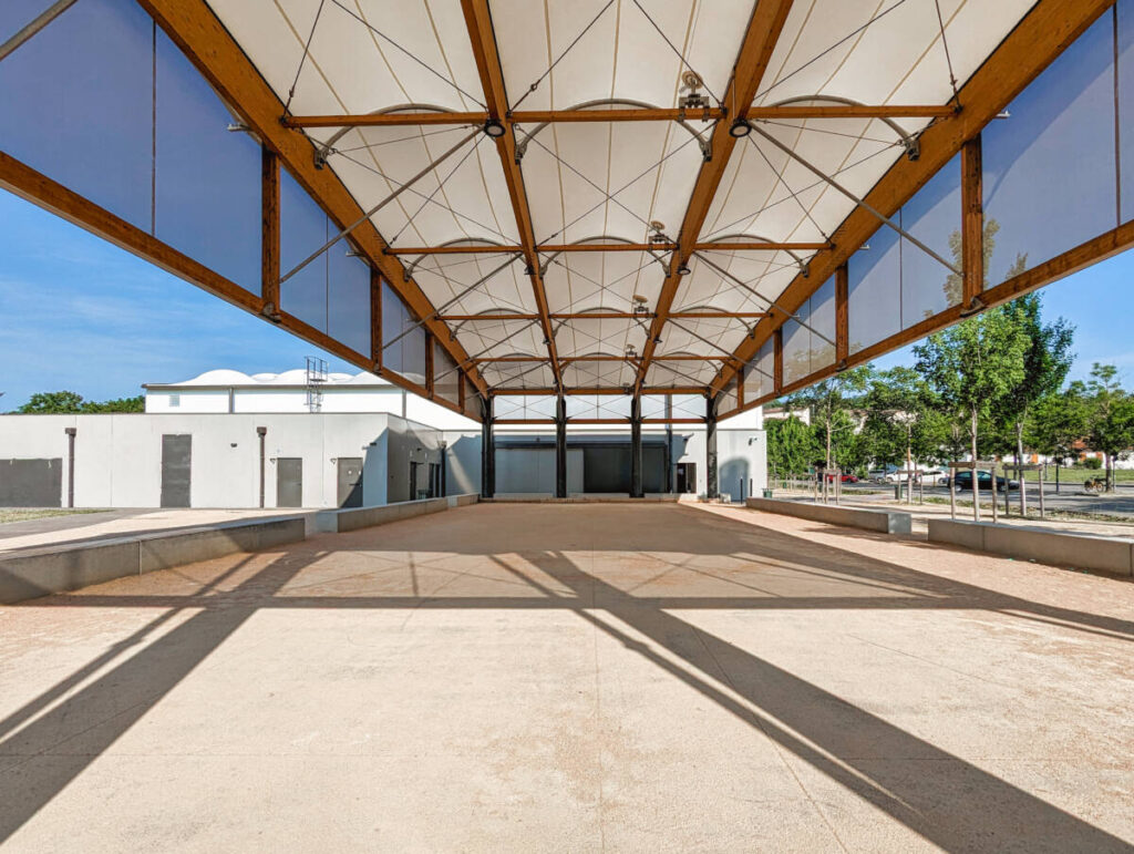 Design and construction of a covered outdoor bowling green