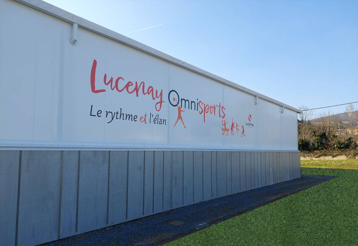 SMC2 construit un préosport ainsi qu'une salle de danse et un club house à Lucenay avec une toiture en panneaux photovoltaïques.
