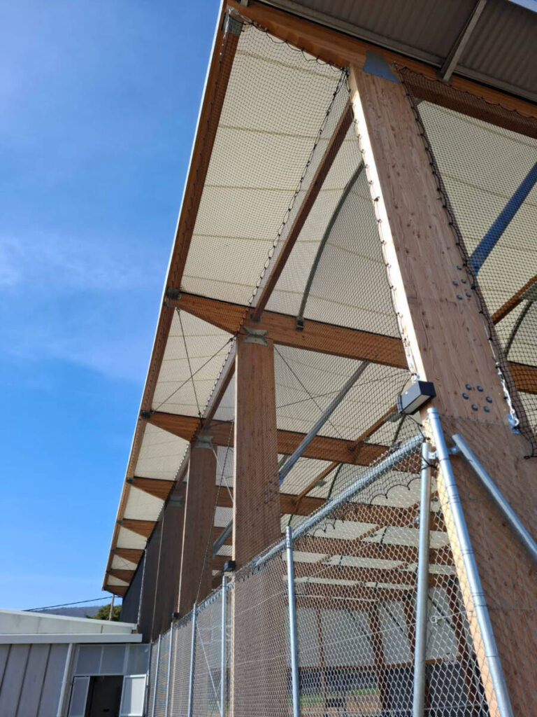 SMC2 construit un préosport ainsi qu'une salle de danse et un club house à Lucenay avec une toiture en panneaux photovoltaïques.