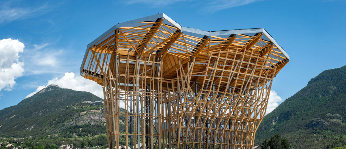 Couverture d'un mur d'escalade en charpente bois et couverture ETFE à Briançon