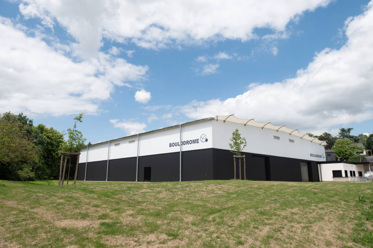 Construction d'un boulodrome à Cholet en France.
