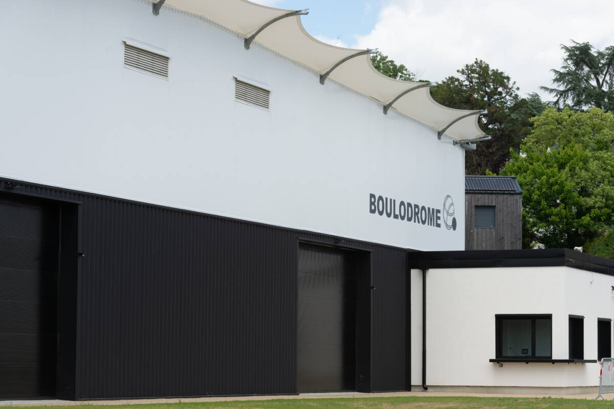 Construction d'un boulodrome à Cholet en France.