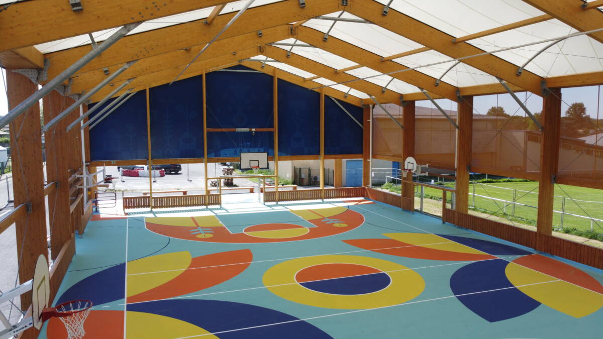SMC2 a achevé la construction de la halle sportive couverte à Izon, un équipement conçu pour favoriser la pratique du sport toute l’année.