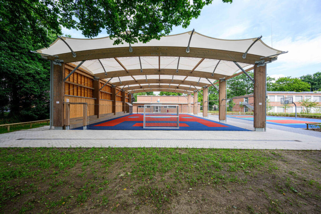 Construction d'un préau sportif multisports à Hambourg (Allemagne)