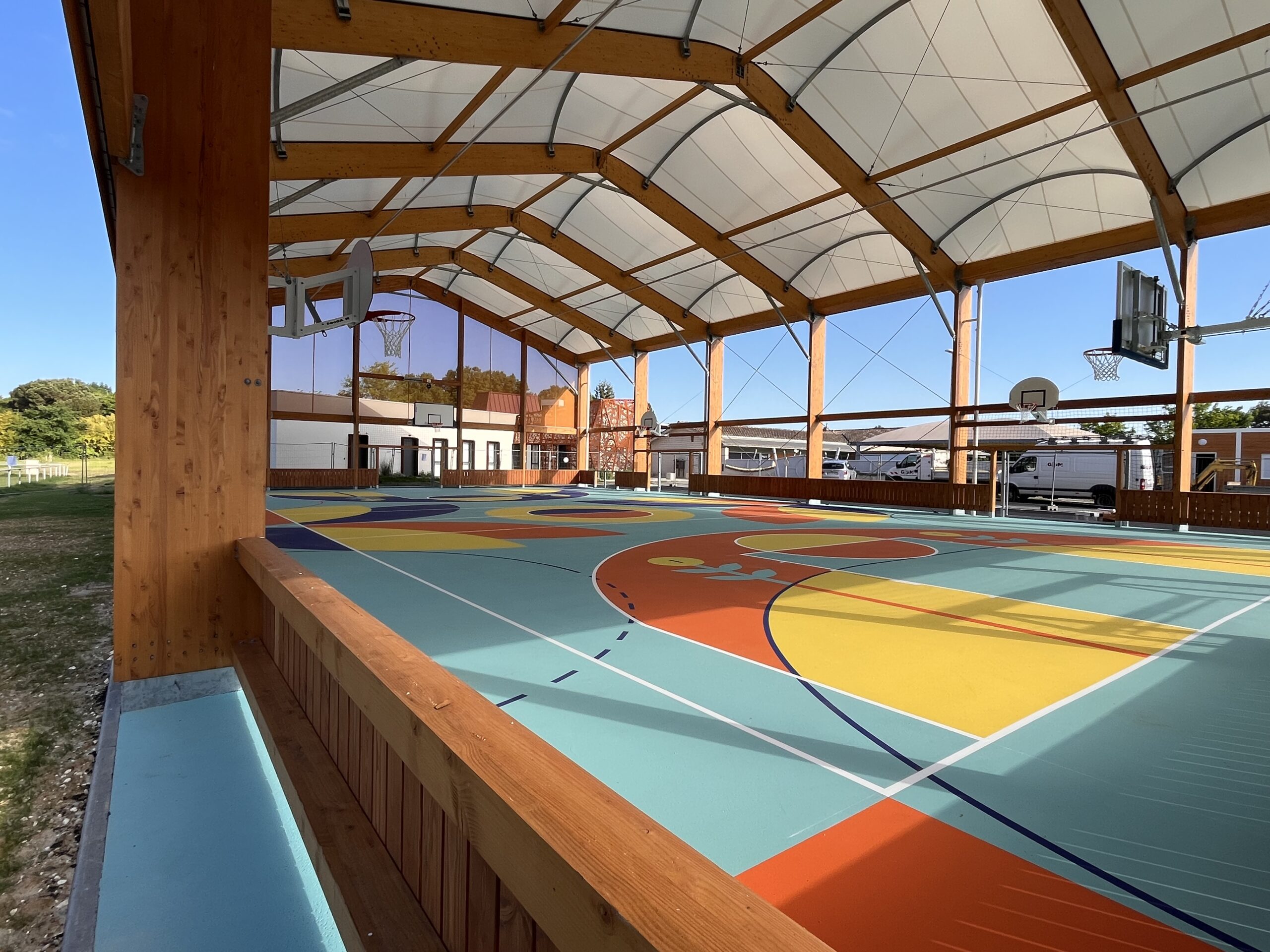 SMC2 a achevé la construction de la halle sportive couverte à Izon, un équipement conçu pour favoriser la pratique du sport toute l’année.