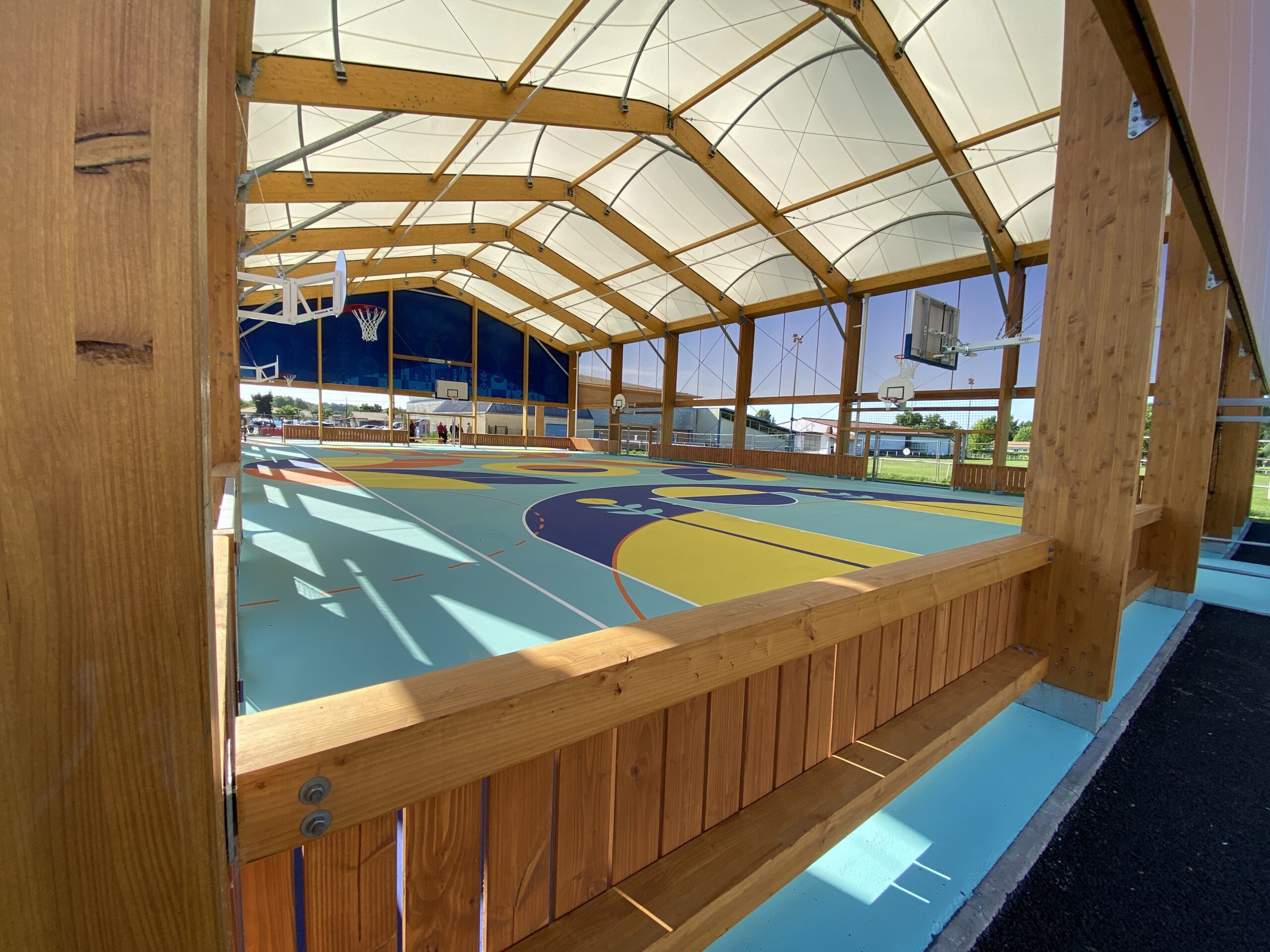 SMC2 a achevé la construction de la halle sportive couverte à Izon, un équipement conçu pour favoriser la pratique du sport toute l’année.