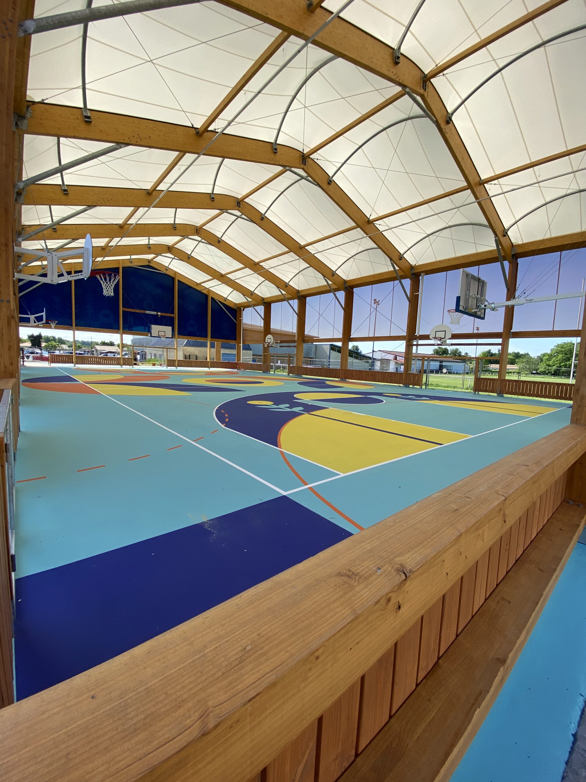 SMC2 a achevé la construction de la halle sportive couverte à Izon, un équipement conçu pour favoriser la pratique du sport toute l’année.