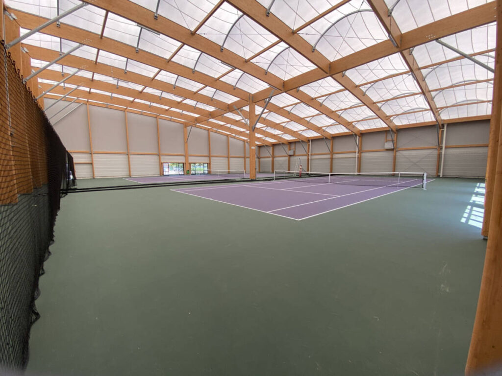 SMC2 réalise la construction de deux courts de tennis couverts à Douvaine, offrant aux sportifs un nouvel espace moderne et confortable.