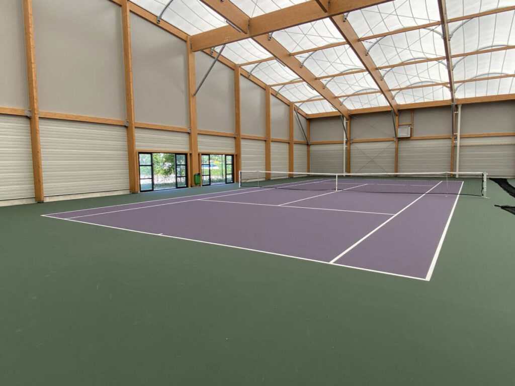 SMC2 réalise la construction de deux courts de tennis couverts à Douvaine, offrant aux sportifs un nouvel espace moderne et confortable.