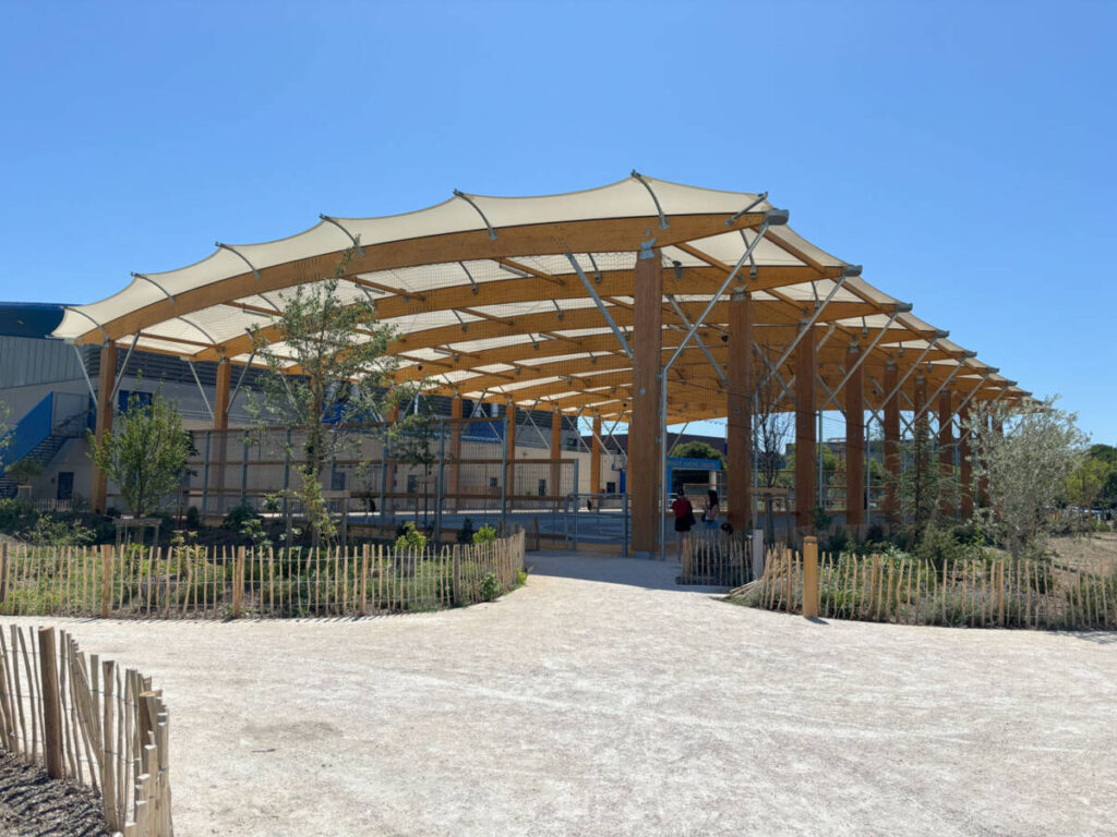 Construction d'un préau sportif à Avignon