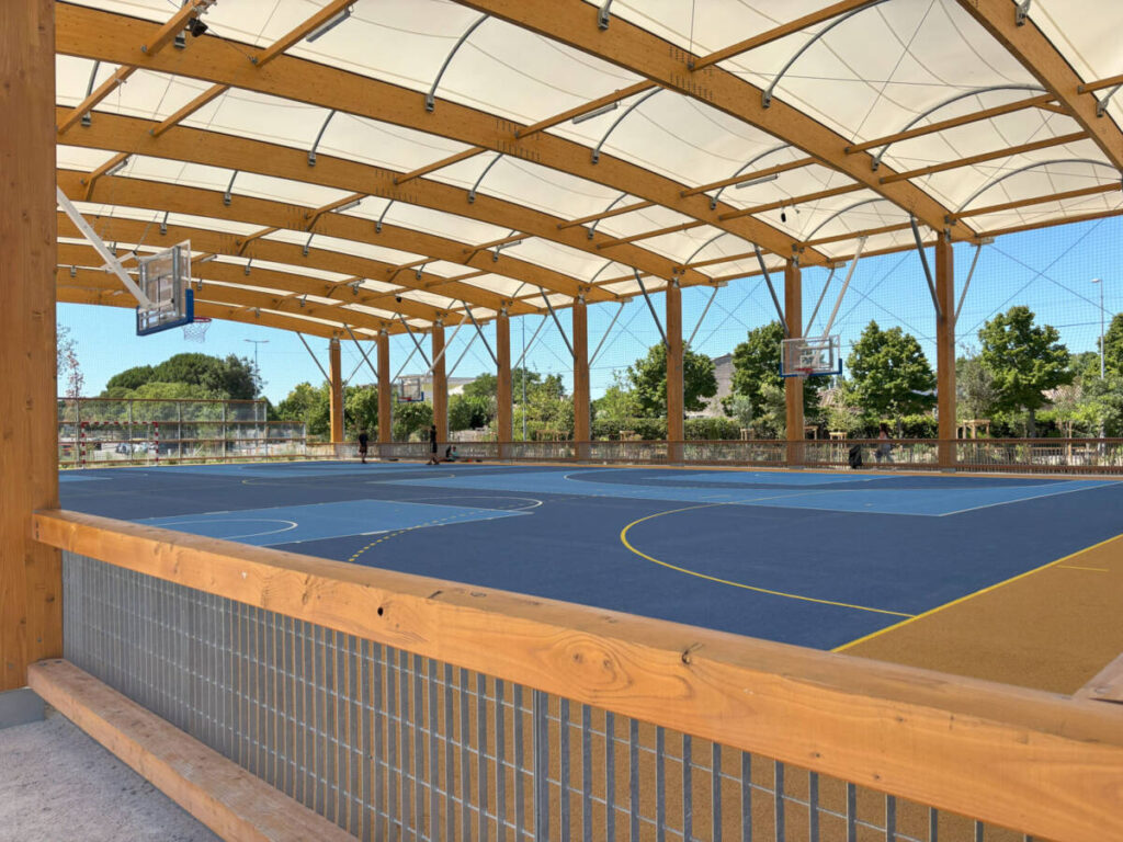 Construction d'un préau sportif à Avignon