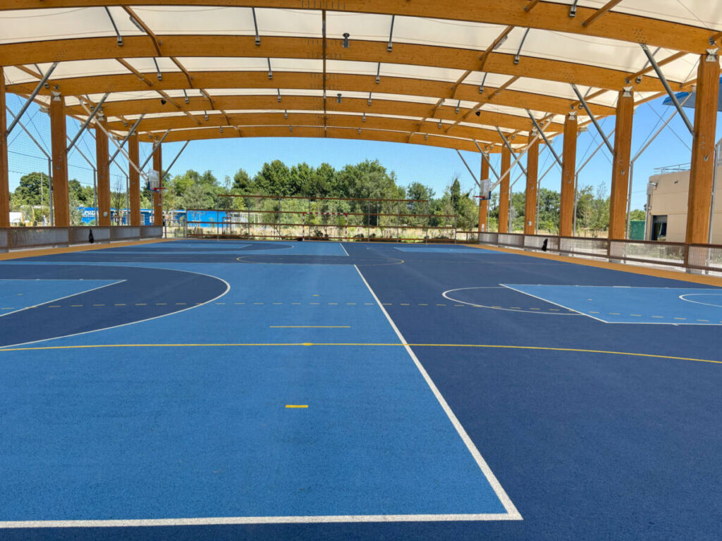 Construction d'un préau sportif à Avignon