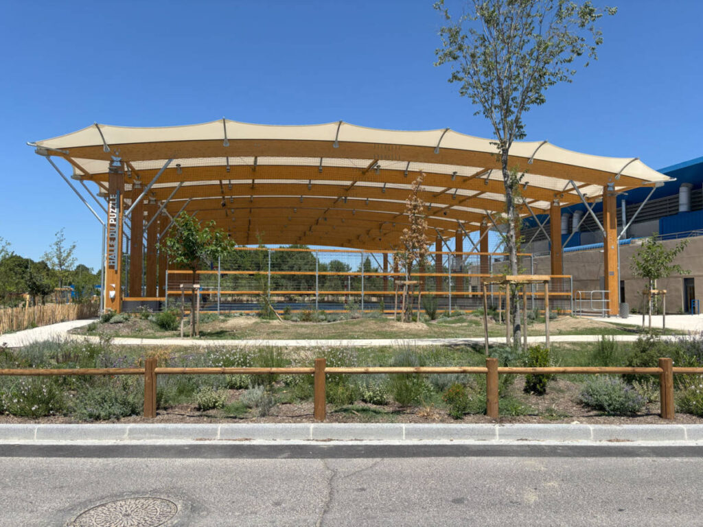 Construction d'un préau sportif à Avignon