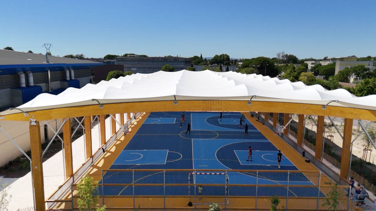 Construction d'un préau sportif à Avignon