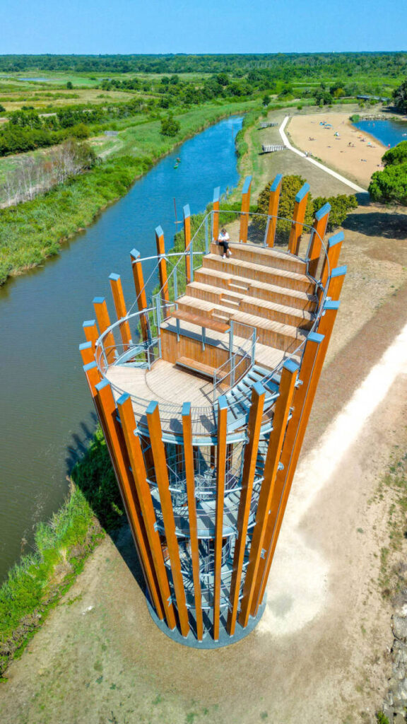 SMC2 a réalisé le Belvédère du Port du Teich, une structure bois et métal offrant une vue panoramique unique sur le Bassin d’Arcachon.
