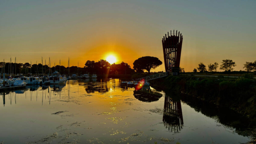 SMC2 a réalisé le Belvédère du Port du Teich, une structure bois et métal offrant une vue panoramique unique sur le Bassin d’Arcachon.